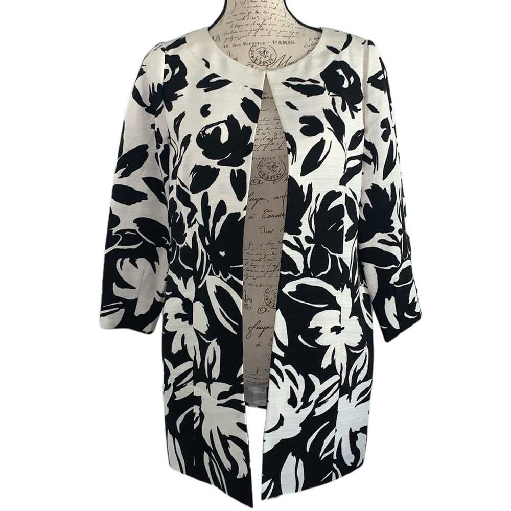 Ellen Tracy floral silk and cotton  cape Coat | S black and white